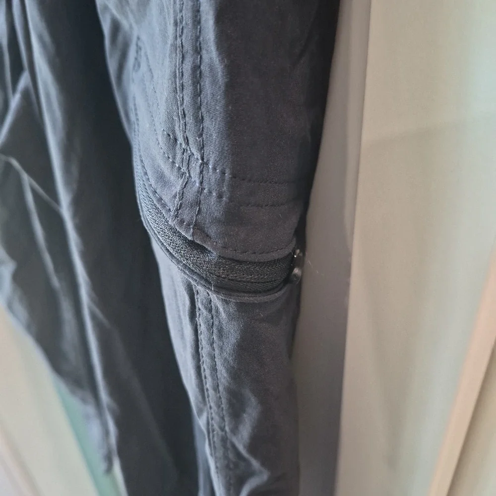 Eddie Bauer Cropped Hiking Pants Womens Size 12 Ruched Legs Black - Picture 3 of 12